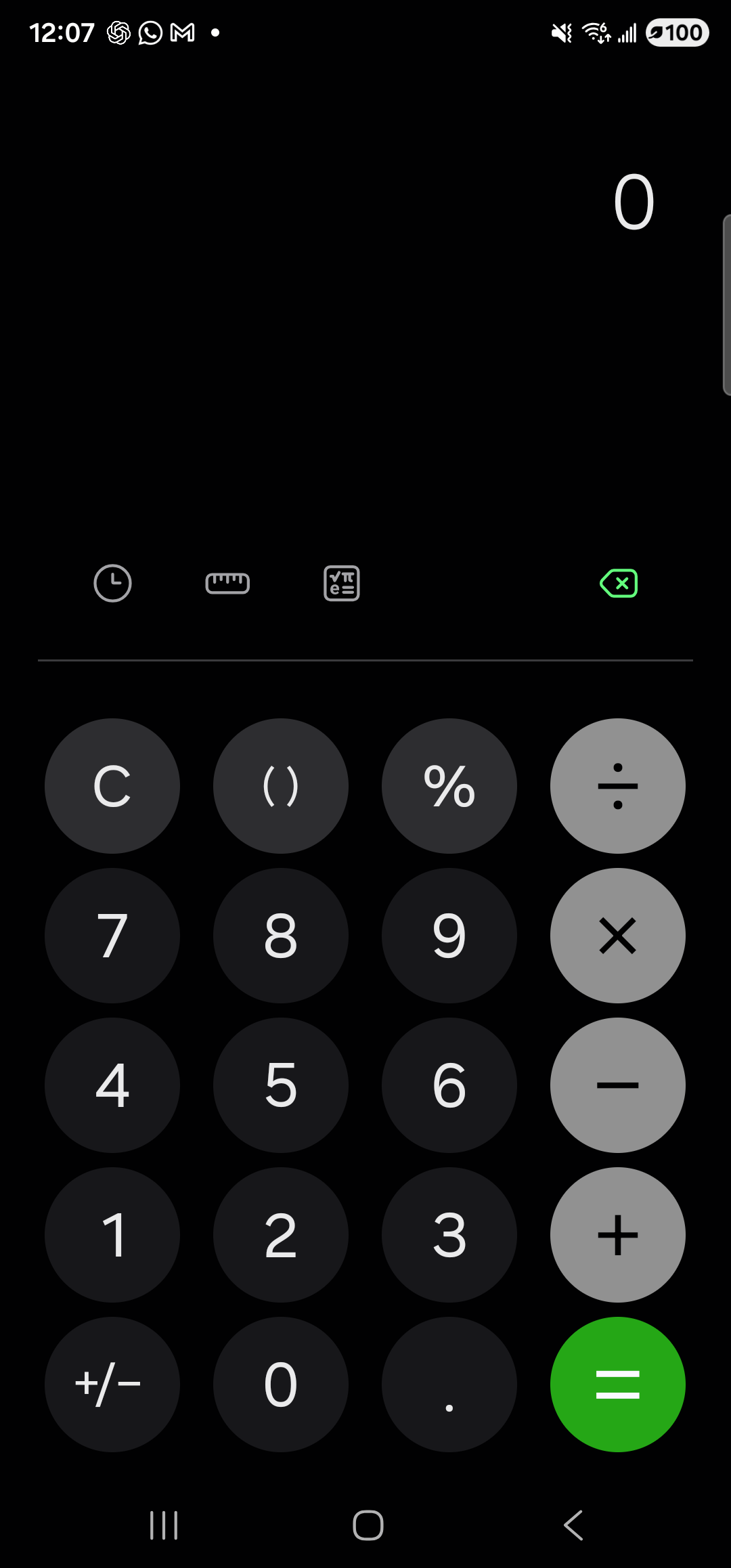 The Samsung calculator app open full-screen on the Galaxy S23 Ultra in dark mode. The upper half is mostly empty; a single ‘0’ sits at the top-right of the result row. Below the result row is a row of four small icons — clock (history), unit converter, formula editor, and a green backspace key — followed by a thin separator and the keypad. The keypad is a 4×5 grid of round dark buttons: ‘C’, ‘()’, ‘%’, ‘÷’ across the top; ‘7 8 9 ×’; ‘4 5 6 −’; ‘1 2 3 +’; and ‘+/− 0 . =’ along the bottom, with the ‘=’ key filled green and the operator keys filled gray. The calculator is in its starting state with no calculation entered yet. The system 3-button nav bar is visible at the very bottom.